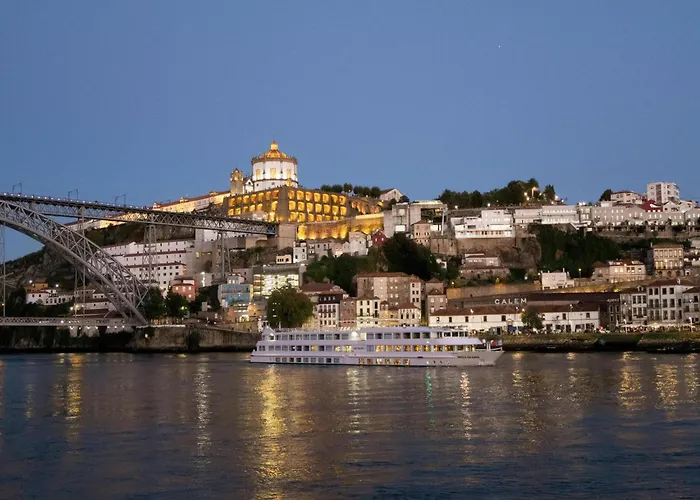 Charming Urban In Porto's Heart Порту